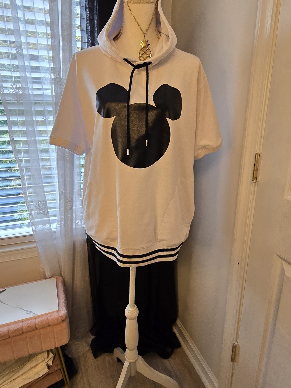 Disney Tokyo White Short-Sleeve Hoodie Black Mickey Graphic Fun Medium